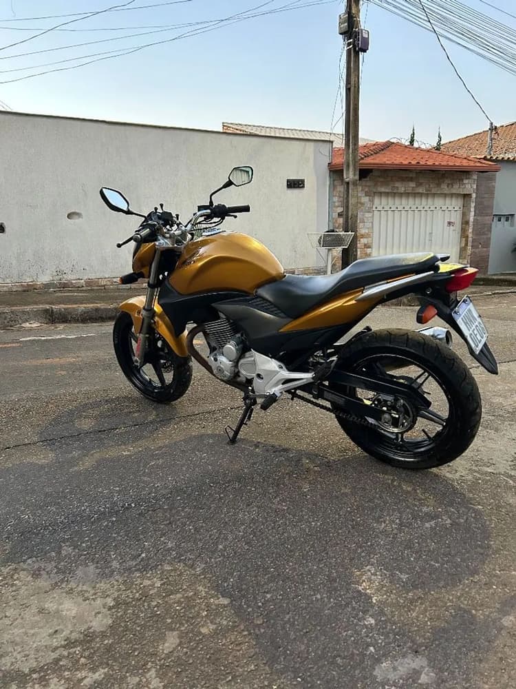 CB 300 EM ÓTIMO ESTADO 