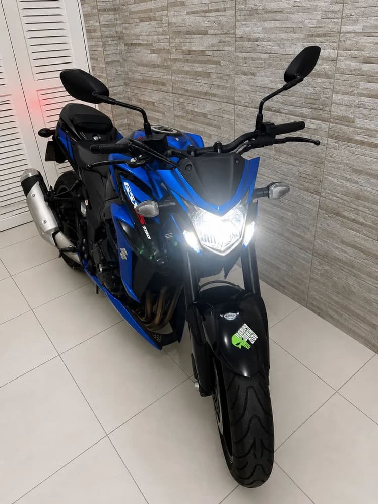Vendo SUZUKI GSX-S 750
