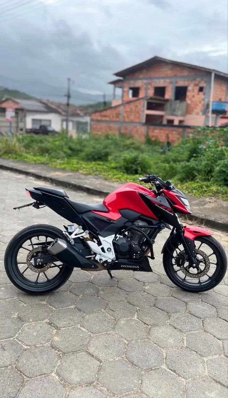 CB 300f CBS