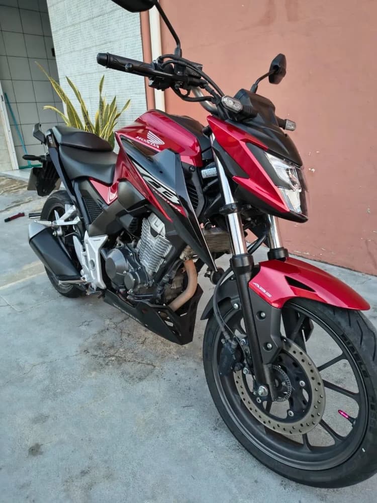 Twister CB300 2025