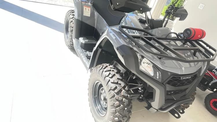 Quadriciclo CForce 400 