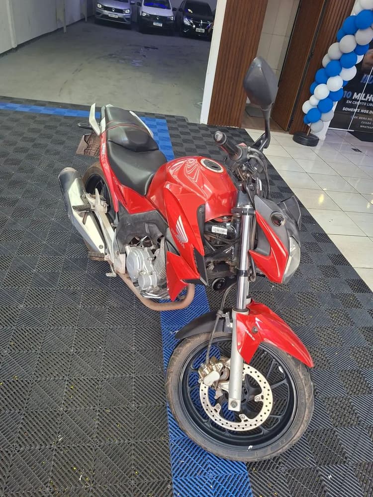 CB 250F Twister