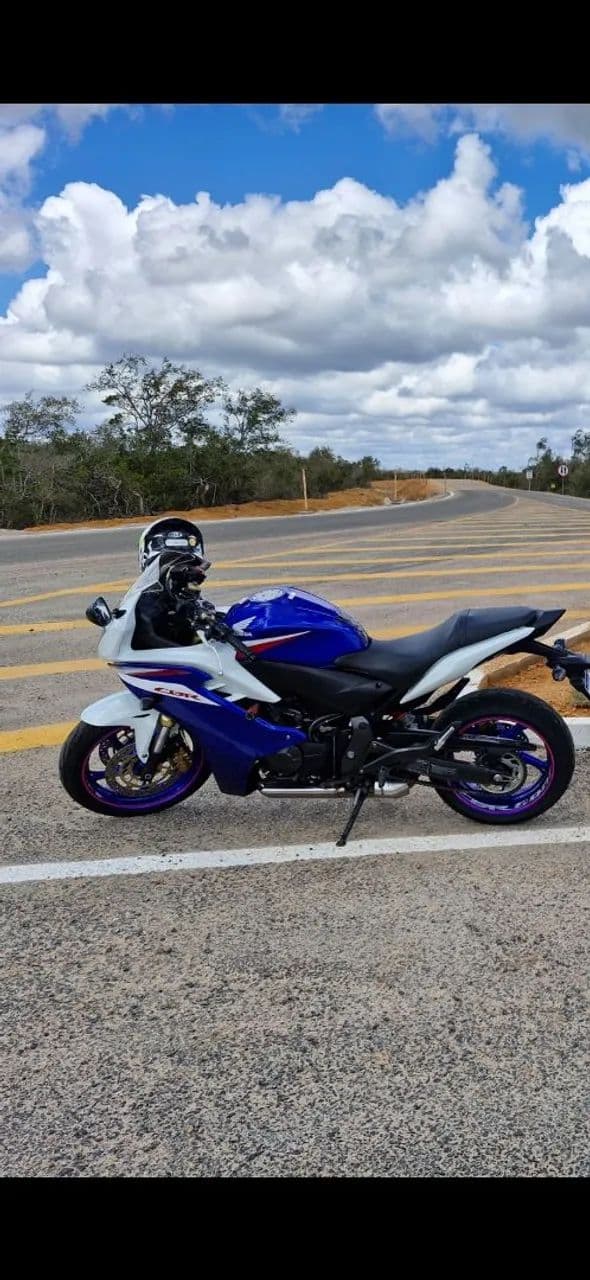 Cbr 600f 2013 com ABS Extra 