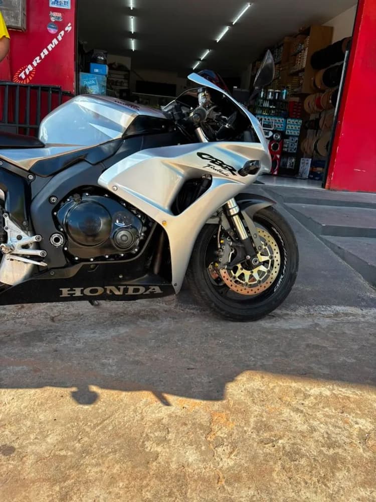 Honda cbr1000rr fireblade 2006