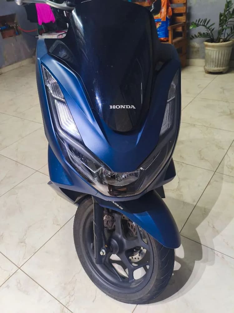 Vendo/troco com volta  PCX única dona.
