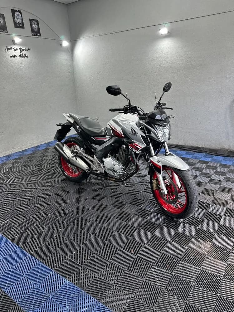 MOTO IMPECÁVEL - É VER E LEVAR!.