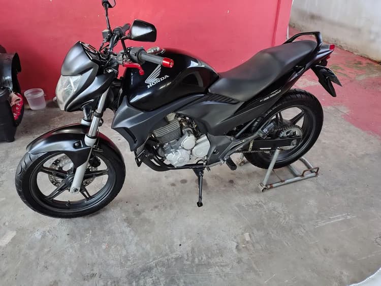 VENDO CB 300 ANO 2011 ZERADA