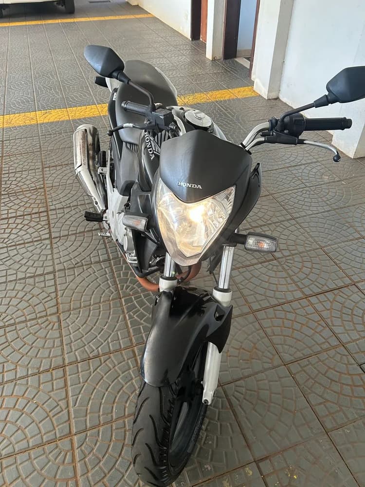 CB300 em ótimo estado