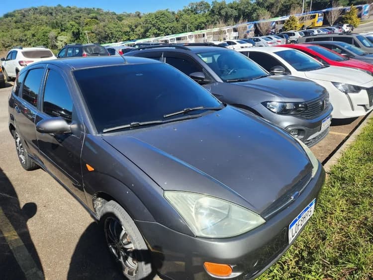 Ford Focus 1.8 16V 5P 2003