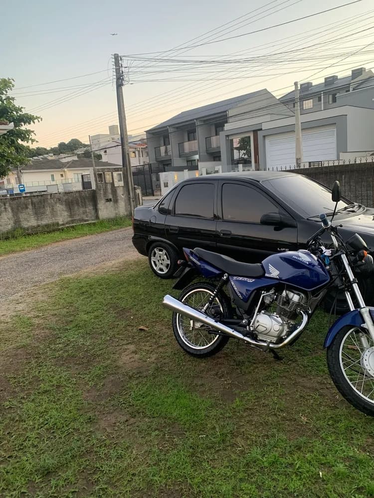 Moto em excelente estado sem multas só transferir documentos em dia