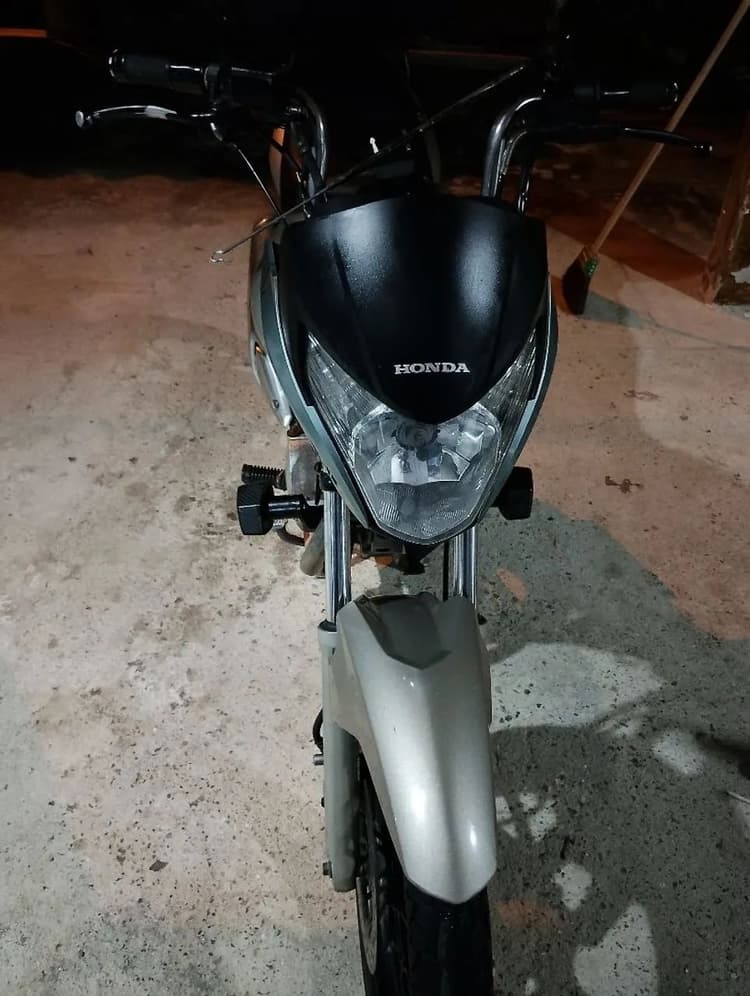 Fan150 muito conservada.