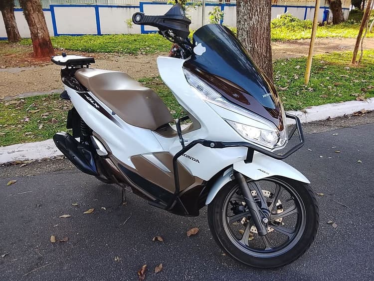 PCX DLX 2021