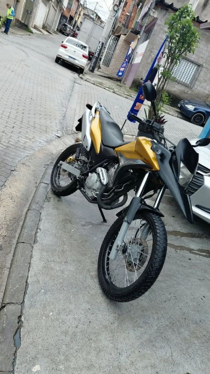 Vendo XRE impecável 