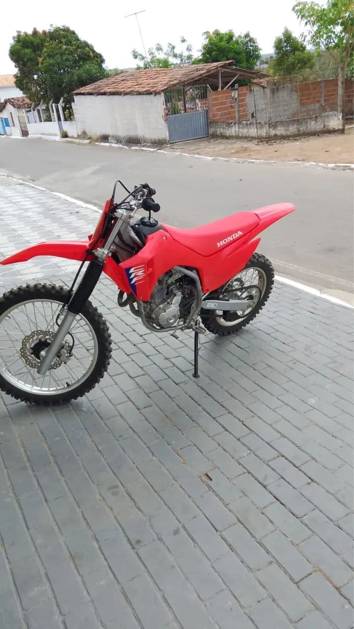 Vende-se crf 300 