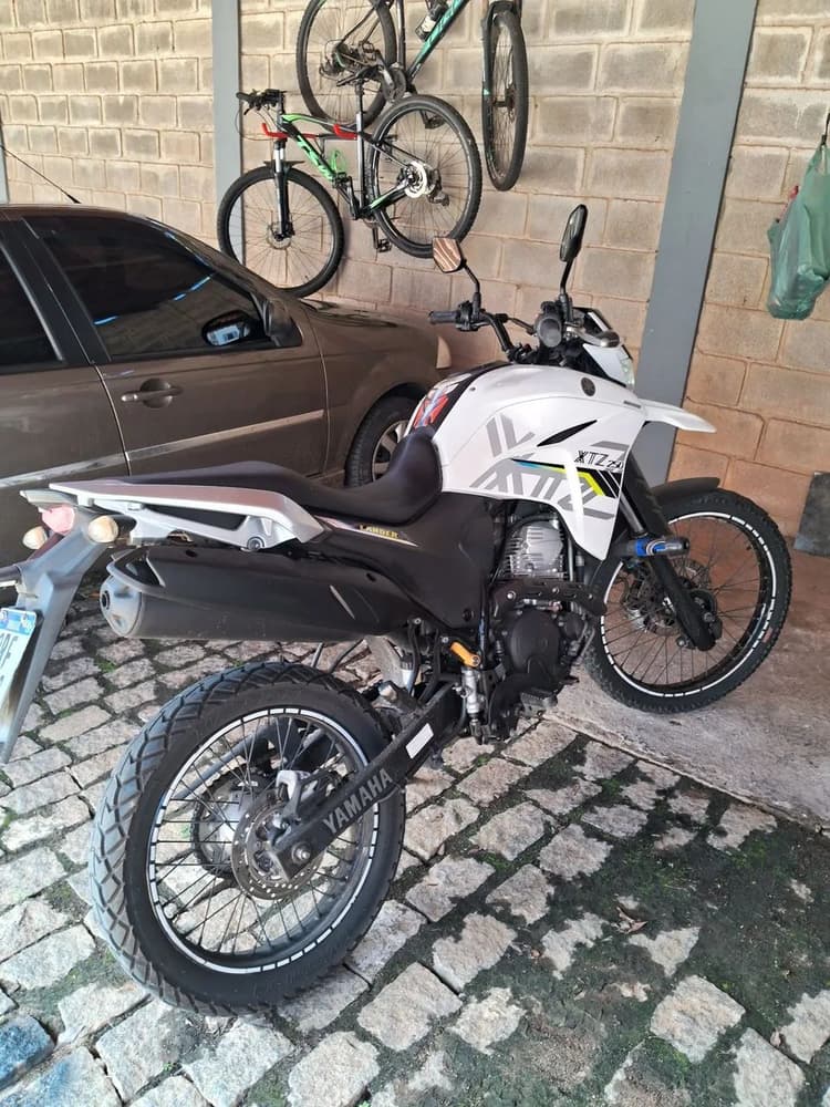 Vendo lander 250 Branca .