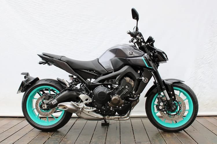 YAMAHA MT-09