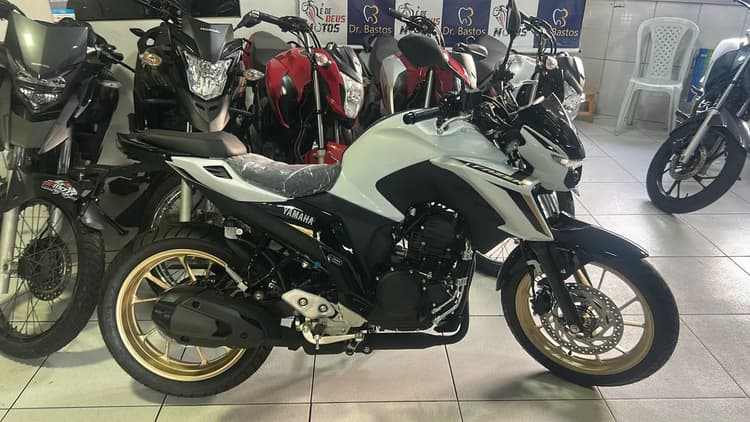 Fazer 250 0km emplacada 