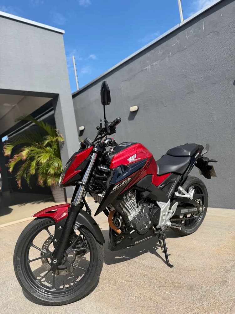 CB 300F Twister zerada 