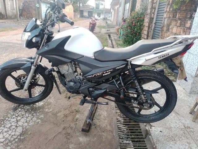 Moto toda original 