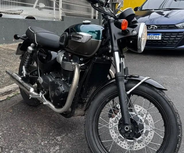 TRIUMPH BONNEVILE T100 