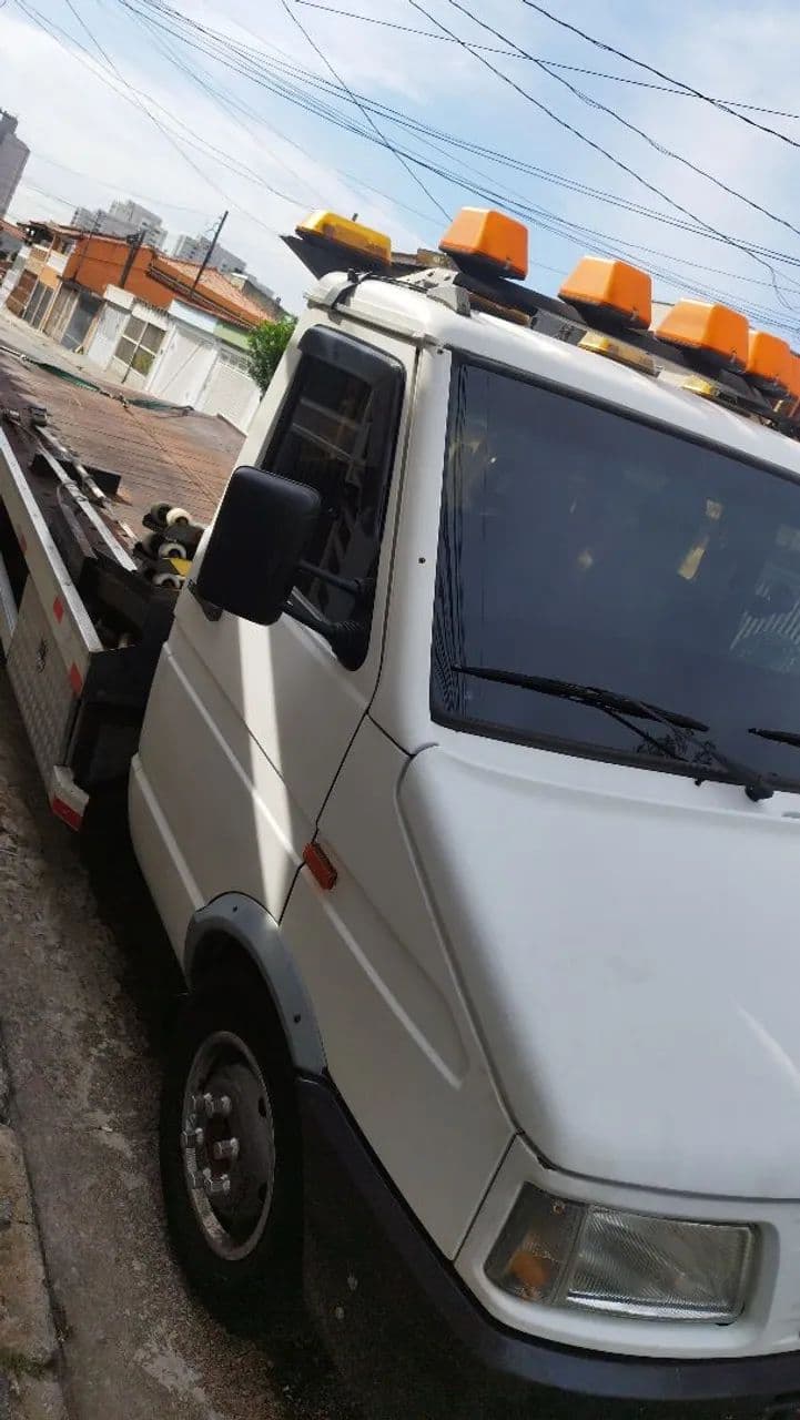 Iveco plataforma guincho