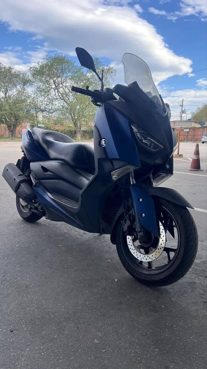 XMAX MUITO NOVA