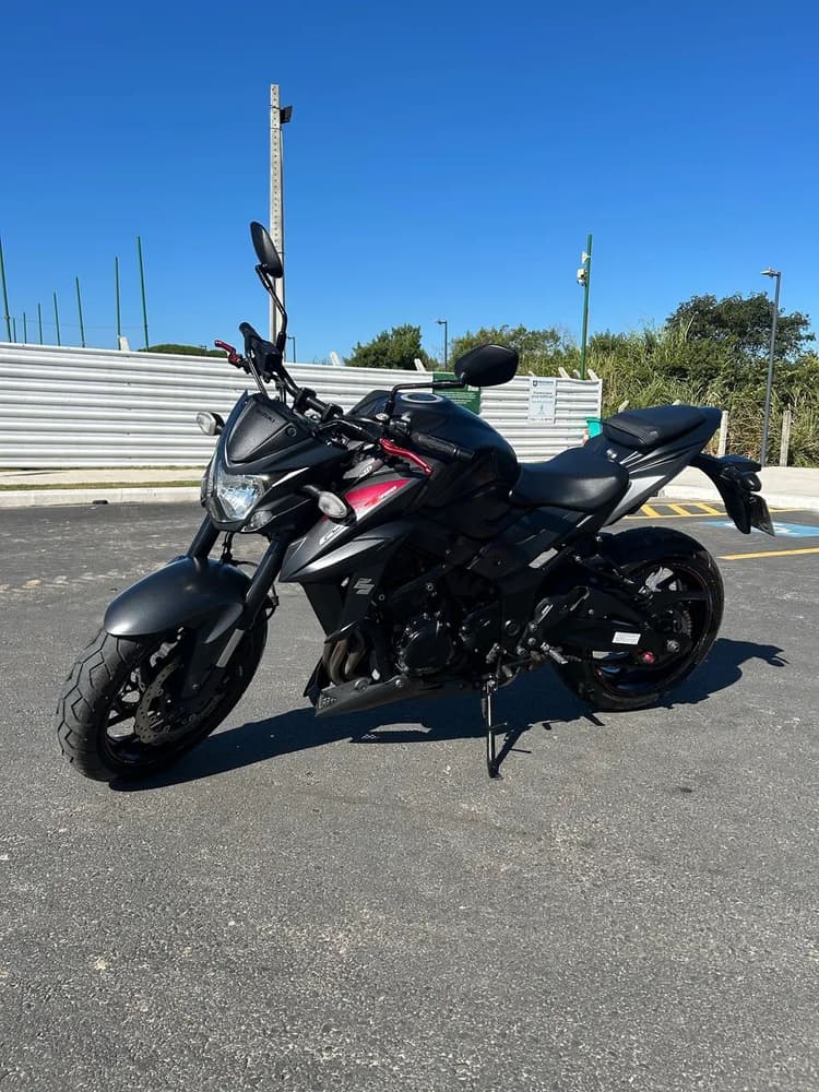Vendo moto nova