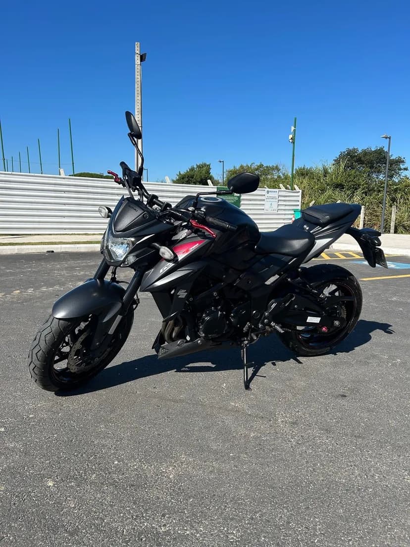Vendo moto nova