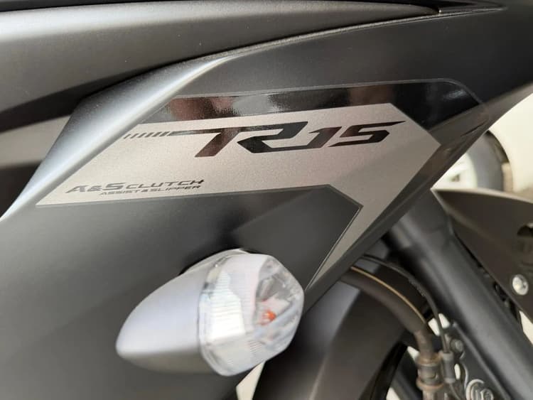 Yamaha R15