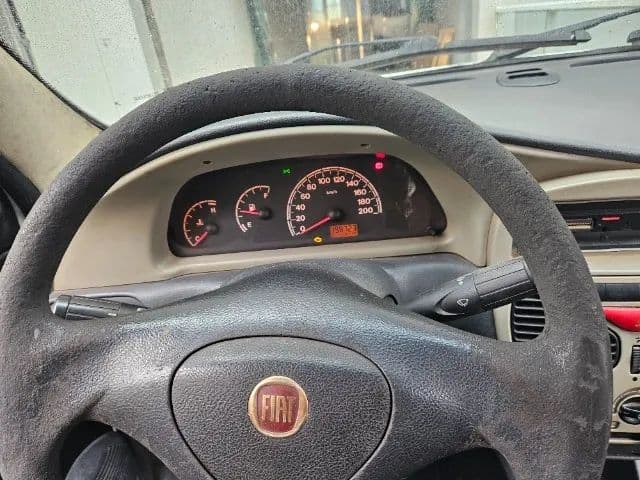 Fiat Strada 1.4 MPI Fire Flex 8V CS 2012