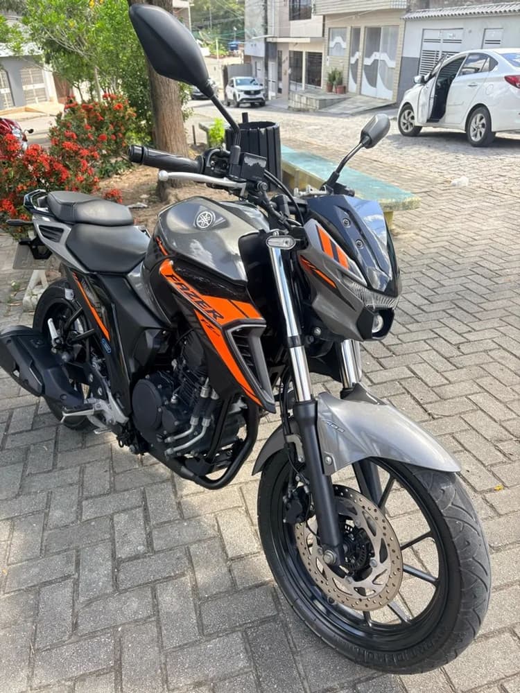 FZ25 Connected
