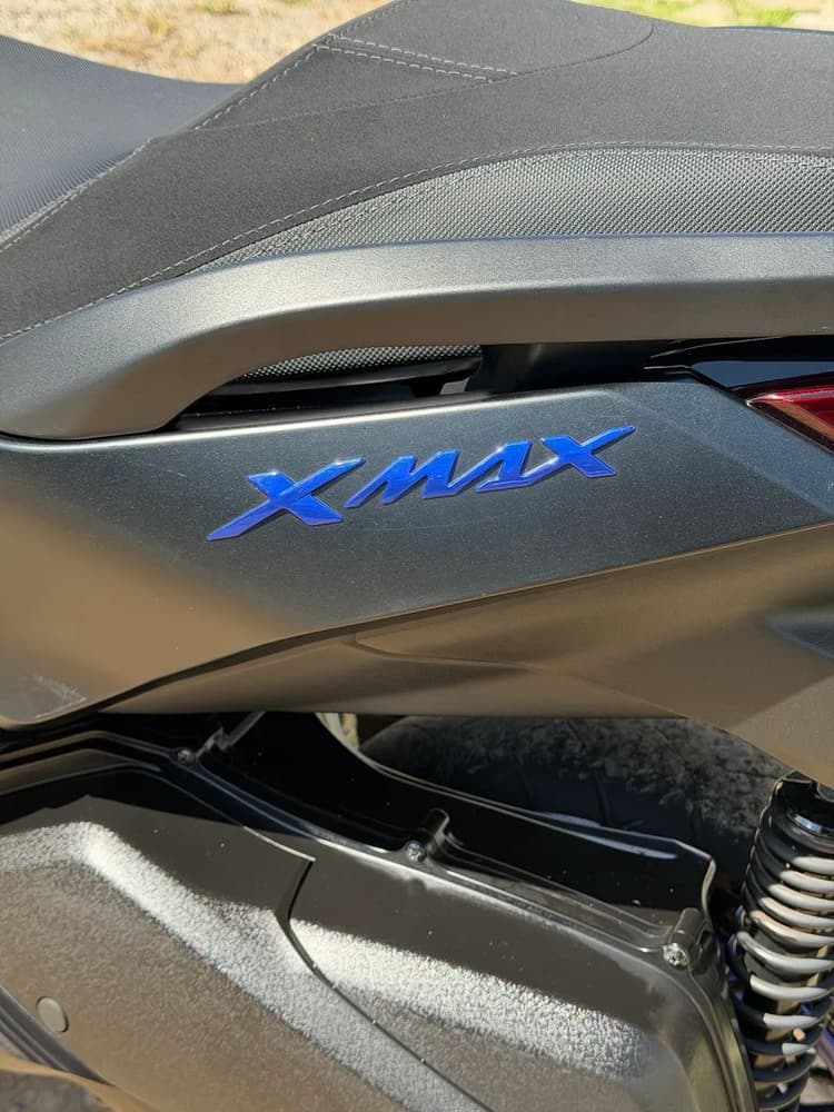 Xmax 300 connected