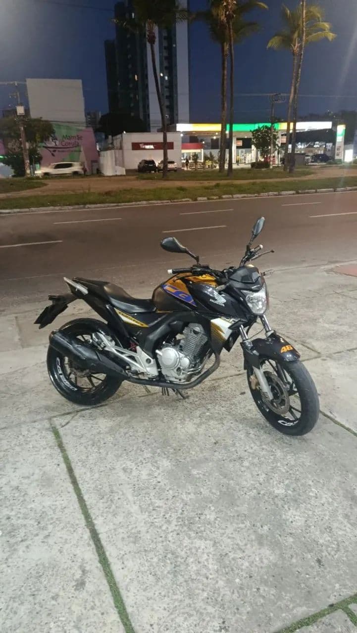 Vendo e troco em carro 