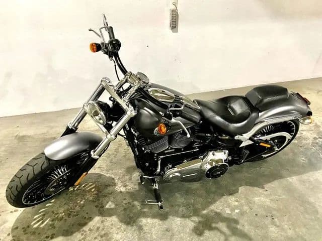 Vendo Harley-Davidson Breakout 2017 Impecável 
