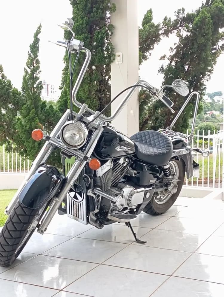 Shadow 750
