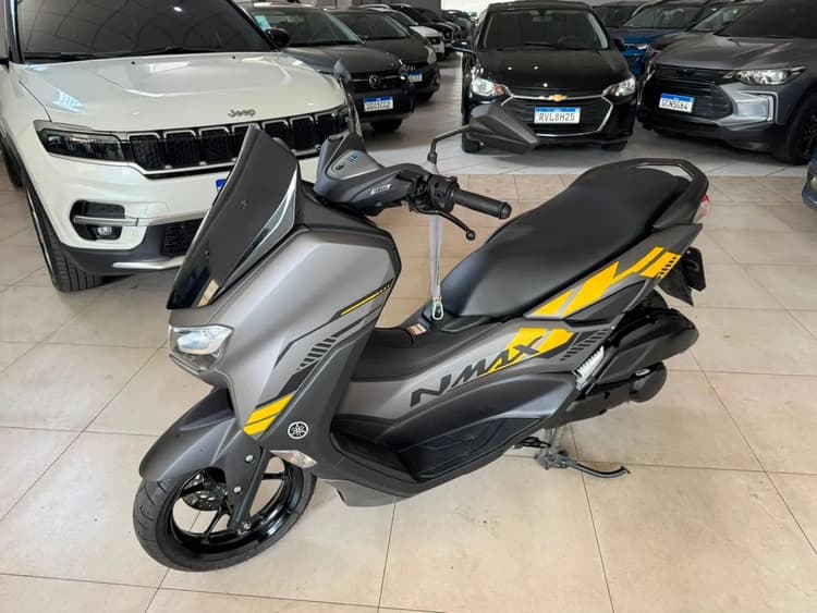 Nmax SE Cinza 2024 com 17000km