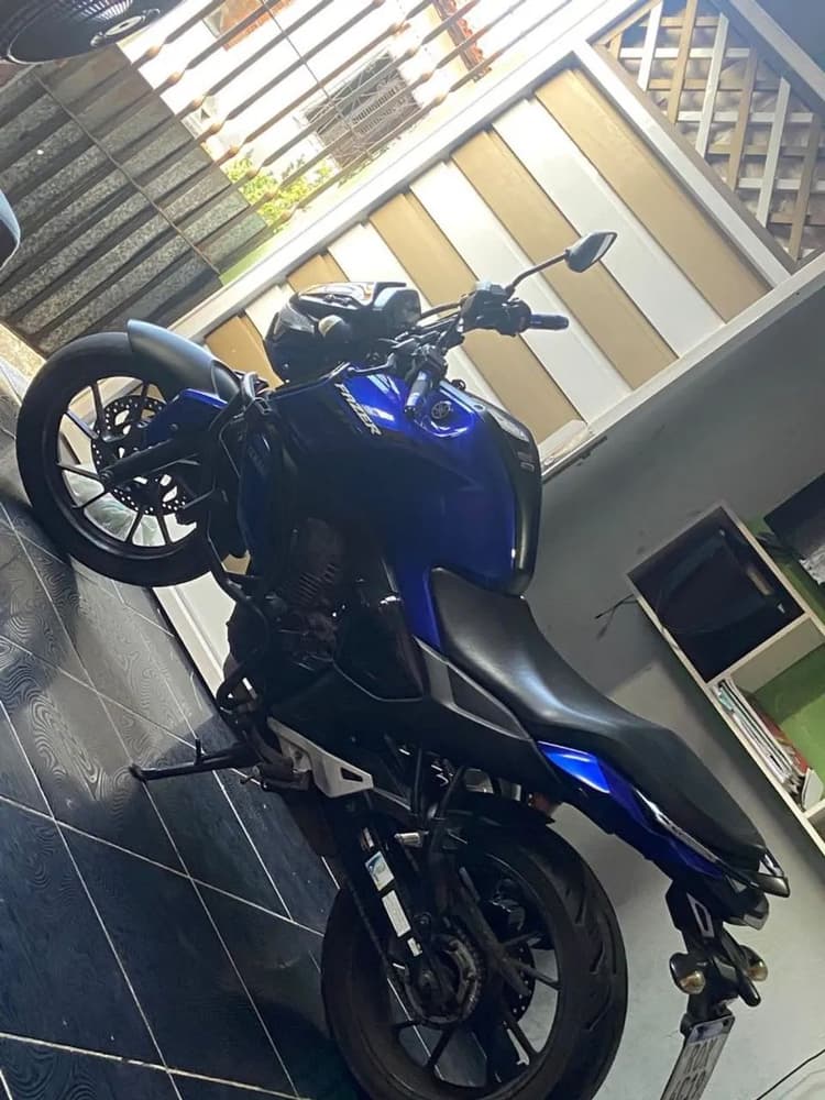 Moto semi nova 