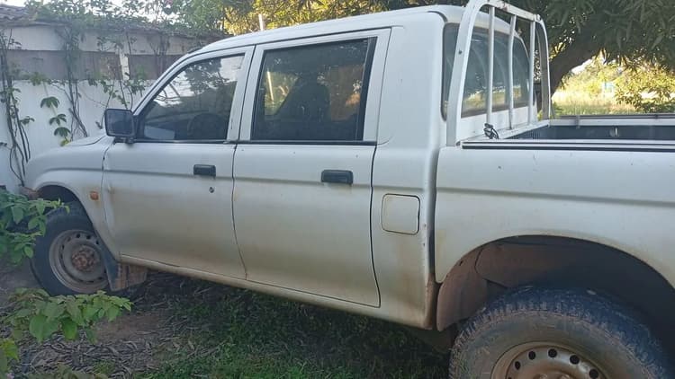 Mitsubishi L200 GL 2.5 4X4 CD Diesel 2010