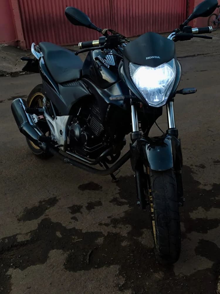 HONDA CB 300R BEM CONSERVADA 