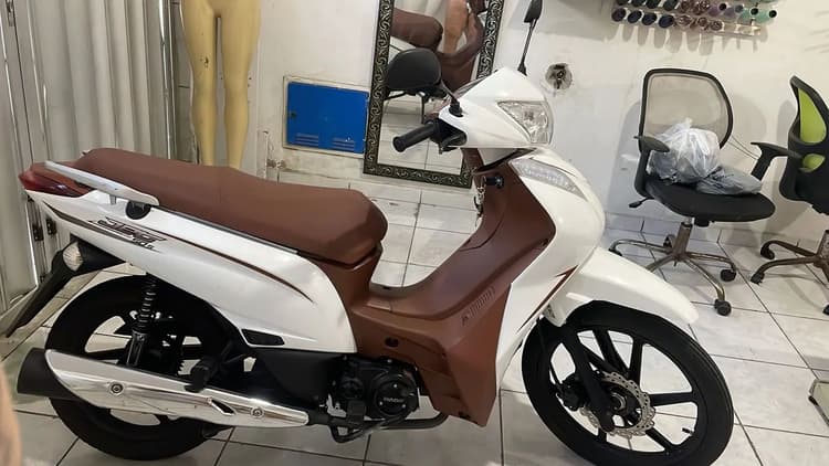 VENDO MOTO ZERO 900 KM NOVA