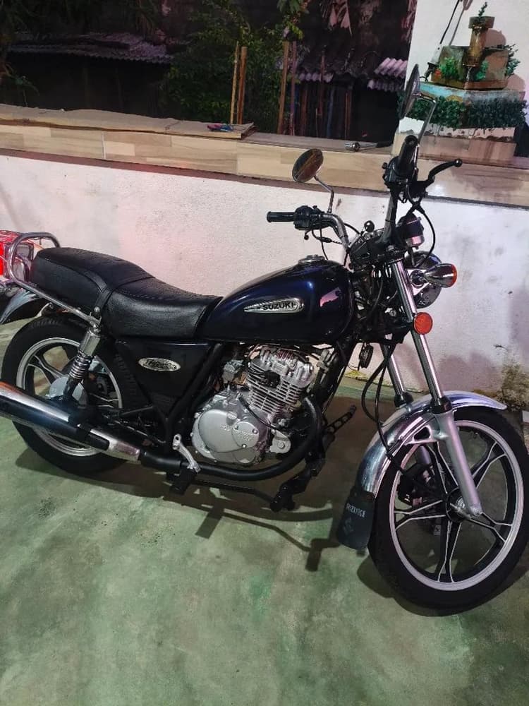Suzuki Intruder 