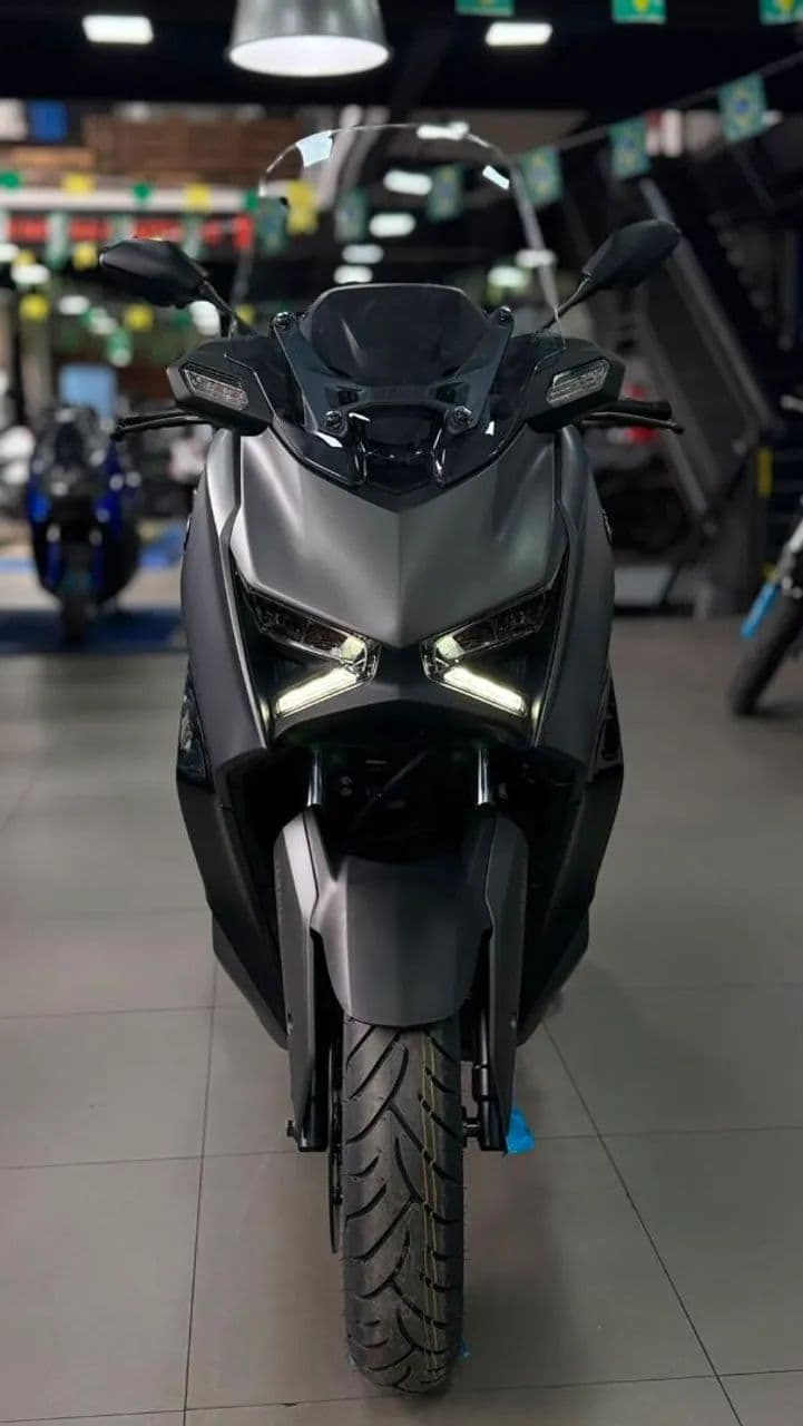 Xmax 300cc zero km 26/27