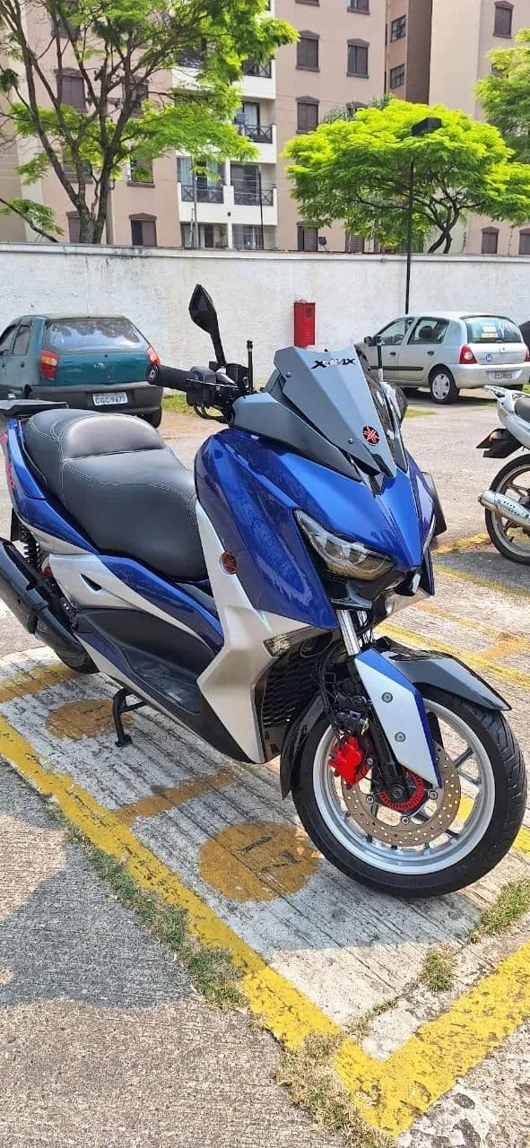 YAMAHA XMAX ABS