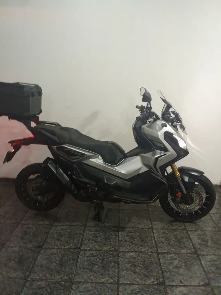 Honda x-adv 750