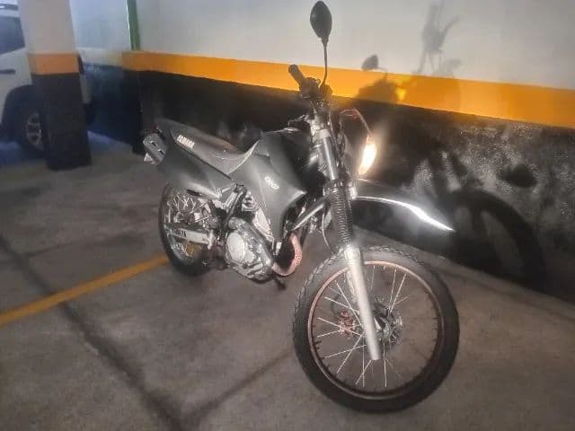 Vendo Lander 2008, ótimo preço, IPVA pago, revisada e com relação zero.