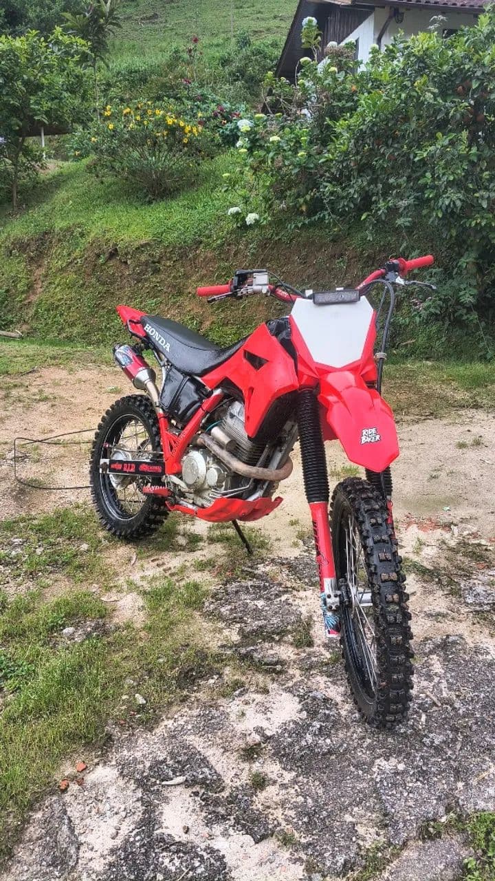 Tornado 250 de trilha 