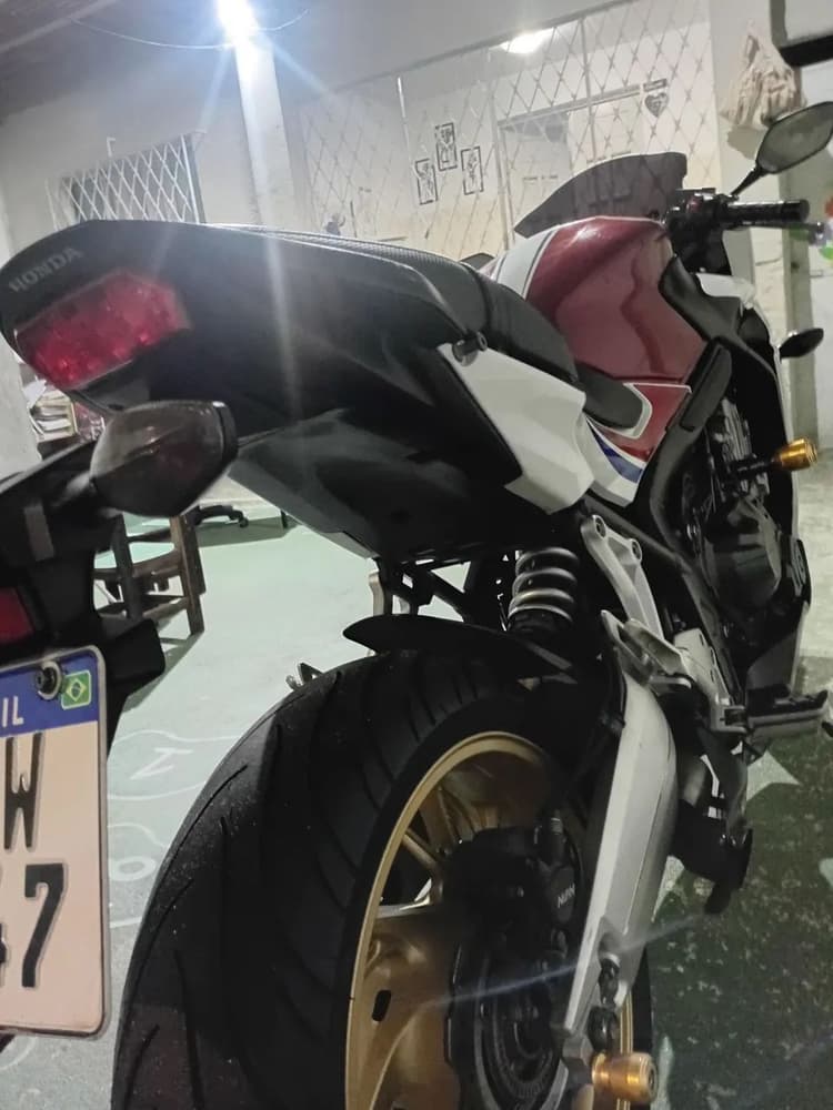 Oportunidade!!! Cbr 650f muito nova 
