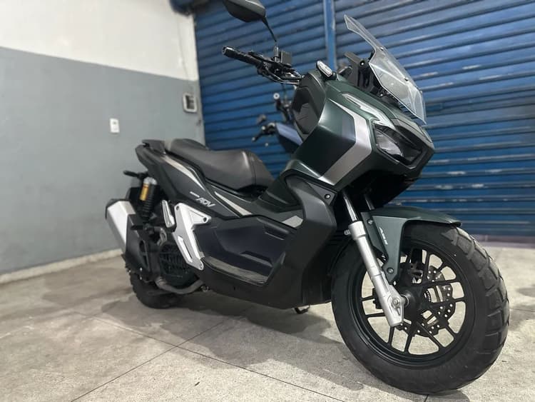 ADV 150 2024 em bom estado 