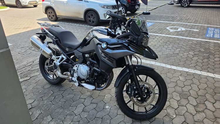 F750 GS TRIPLE BLACK