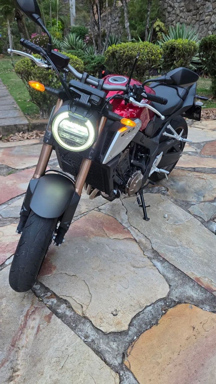 CB 650R 2022